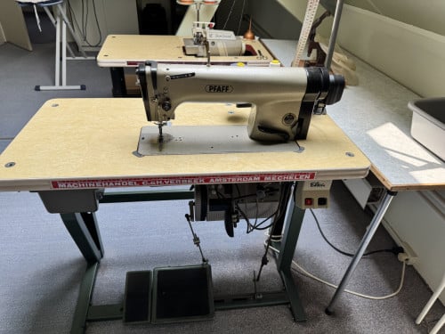 Industriële Pfaff 463 6/01 naaimachine 220 Volt + EFKA Vario DC Lockmachine