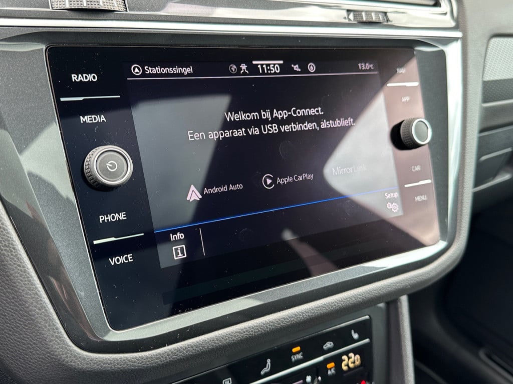 Volkswagen Tiguan 1.5 tsi 150pk dsg r-line blackstyle | panoramadak | trekh
