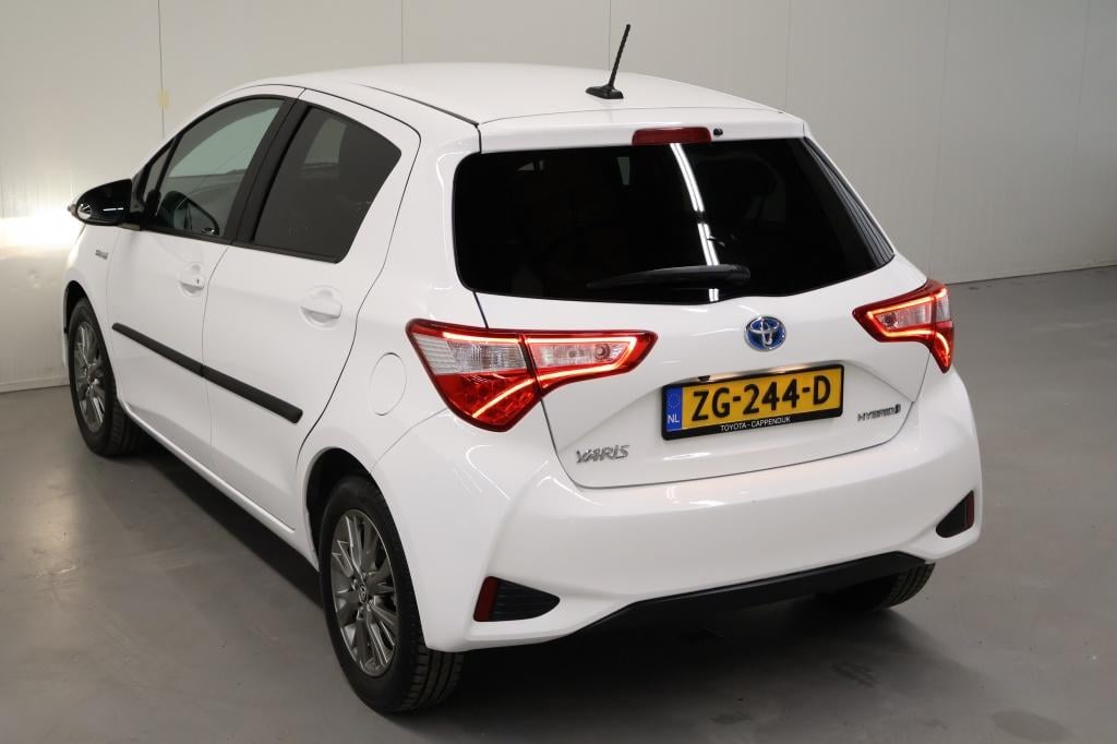 Toyota Yaris 1.5 hybrid dynamic| camera| cruise| climate