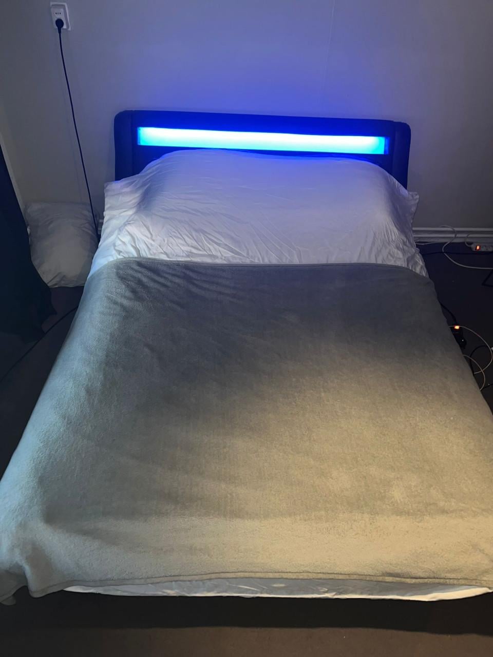 Bed 140cm met ledverlichting