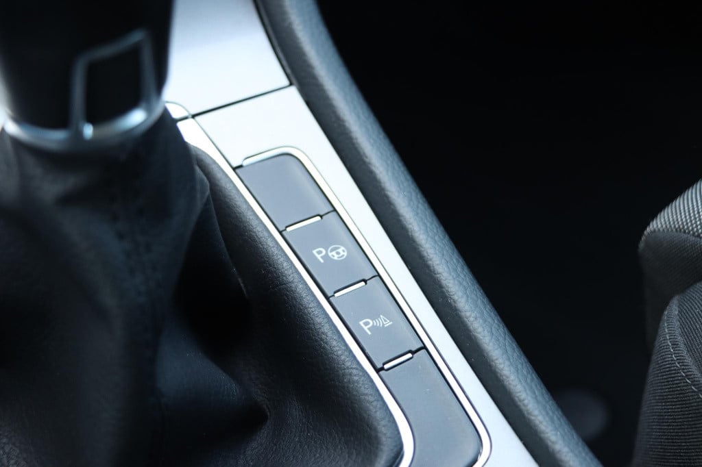 Volkswagen Golf 1.2 tsi business edition r connected