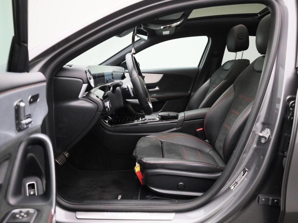 Mercedes-Benz A-Klasse limousine a 250 e amg line | automaat | panoramadak 