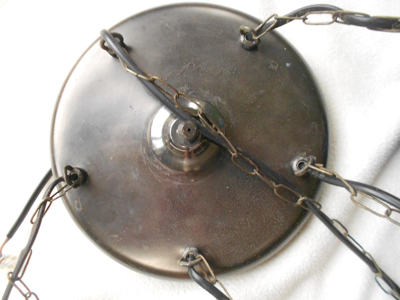 Vintage hanglamp met vijf glazen gekleurde bollen.