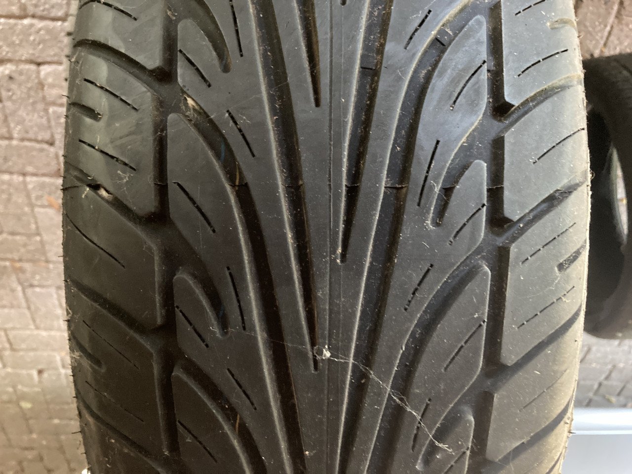 Zomerbanden 225/40 R18 92W XL  totaal 6 stuks !  zie tekst