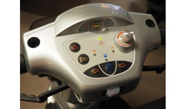 Scootmobiel merk: CTM 737 incl. oplader, 3 wielen, mandje, stokhouder