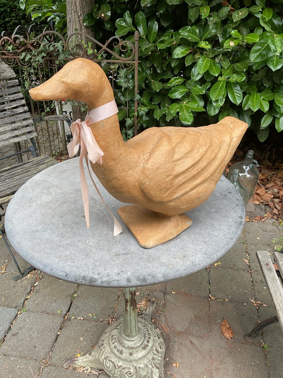 Papier Mache gans uit Frankrijk .
