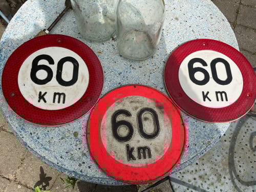 60 KM. bordjes