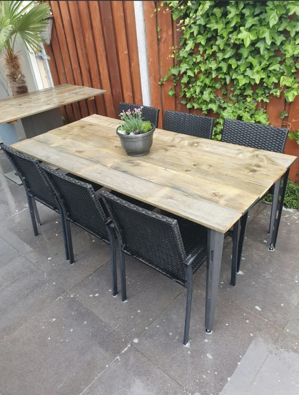 Verschillende tuintafels 60 euro per stuk | bezorgen mogelijk.