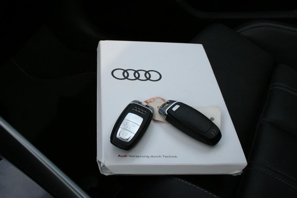 Audi A3 sportback 40 tfsi e s-line / pano / leer / matrix / camera / b&o