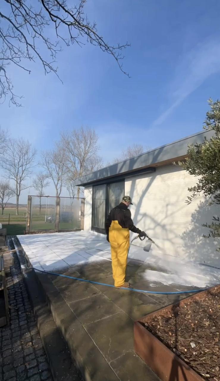 Terras, oprit of gevel vies? Wij maken het weer als nieuw!