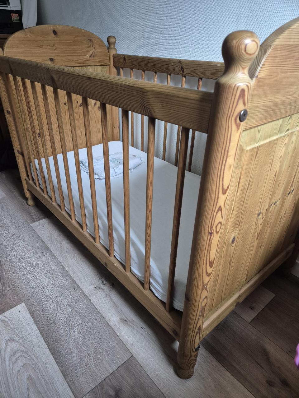 Babyledikant en kommode