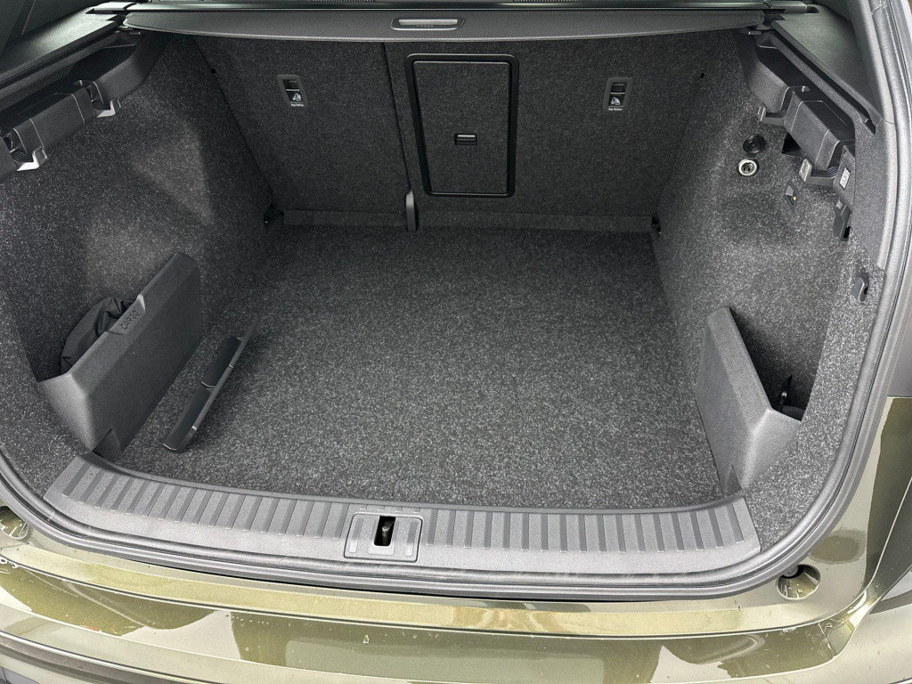 Skoda Enyaq Iv sportline elektromotor 210 kw / 286 pk suv elektri