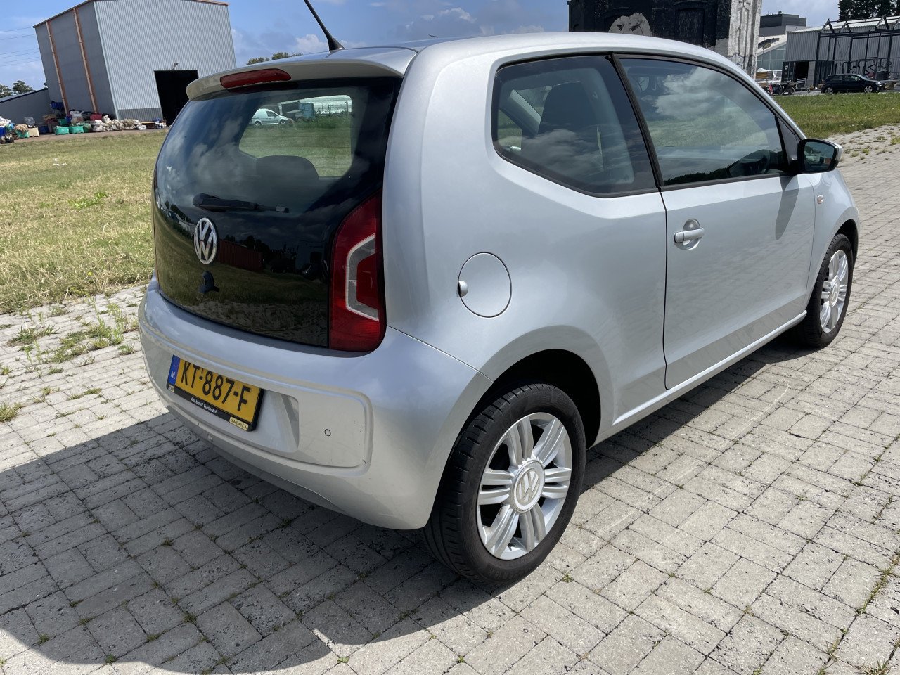 Volkswagen up 1.0 take up