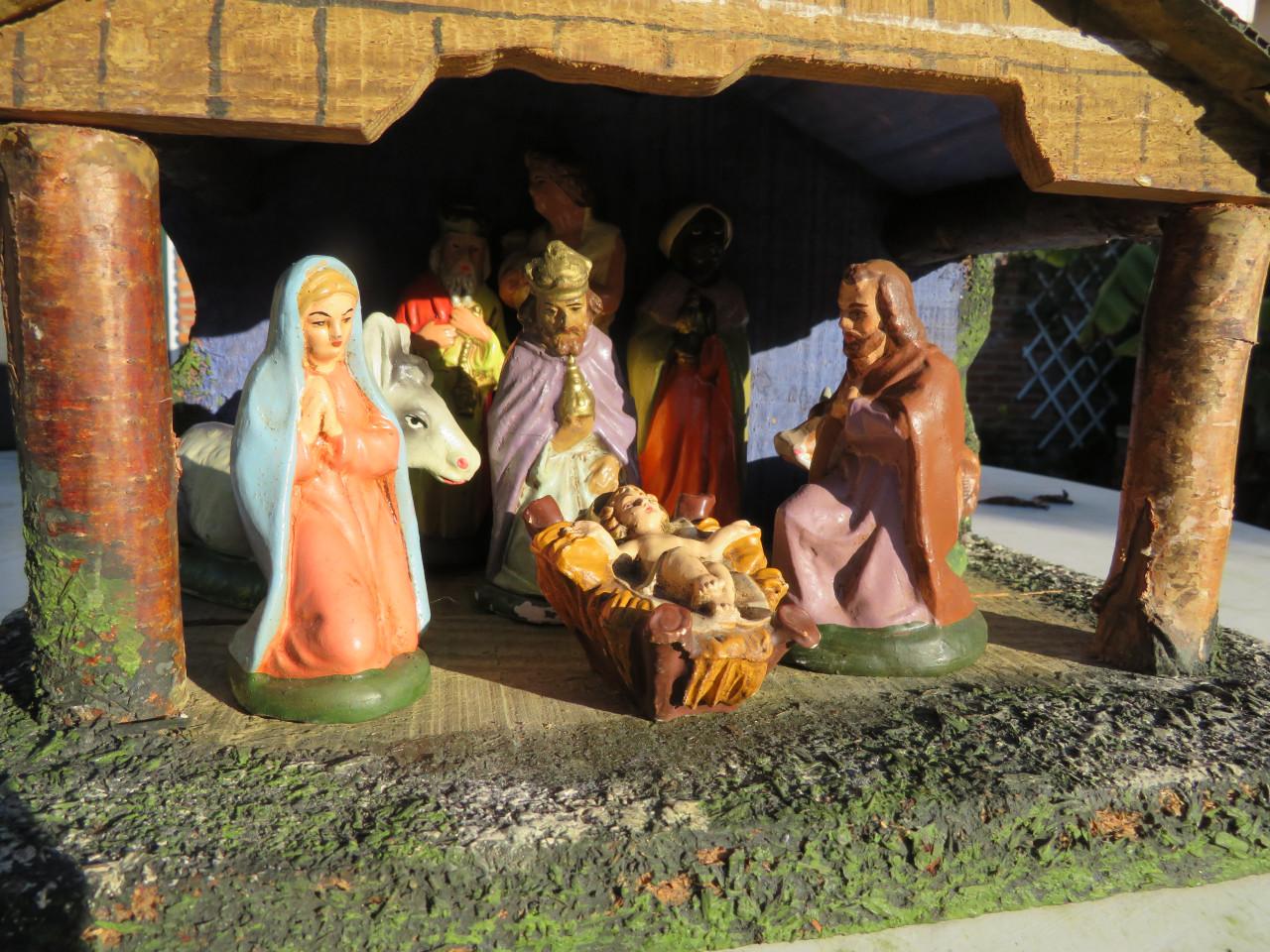 Kerststal met de beelden