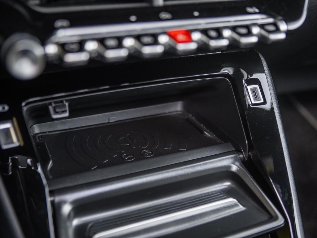 Peugeot 2008 1.2 hybrid 136pk e-dcs6 gt automaat | panoramadak | camera | n