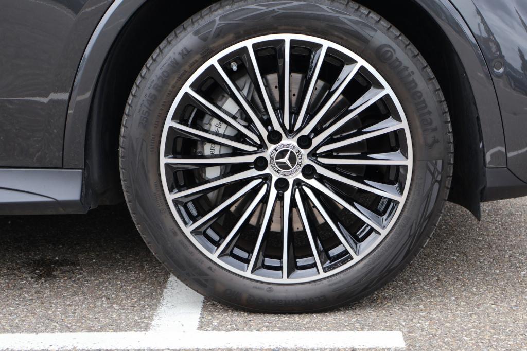 Mercedes-Benz Glc 300e 4matic amg l airmatic l gestuurde achteras l panoram