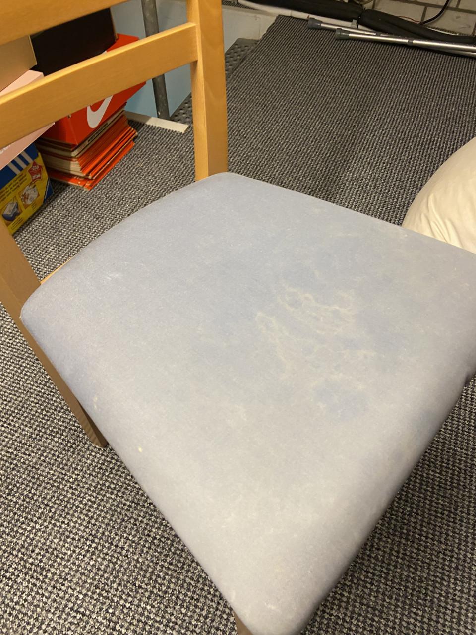 Tafel en stoelen