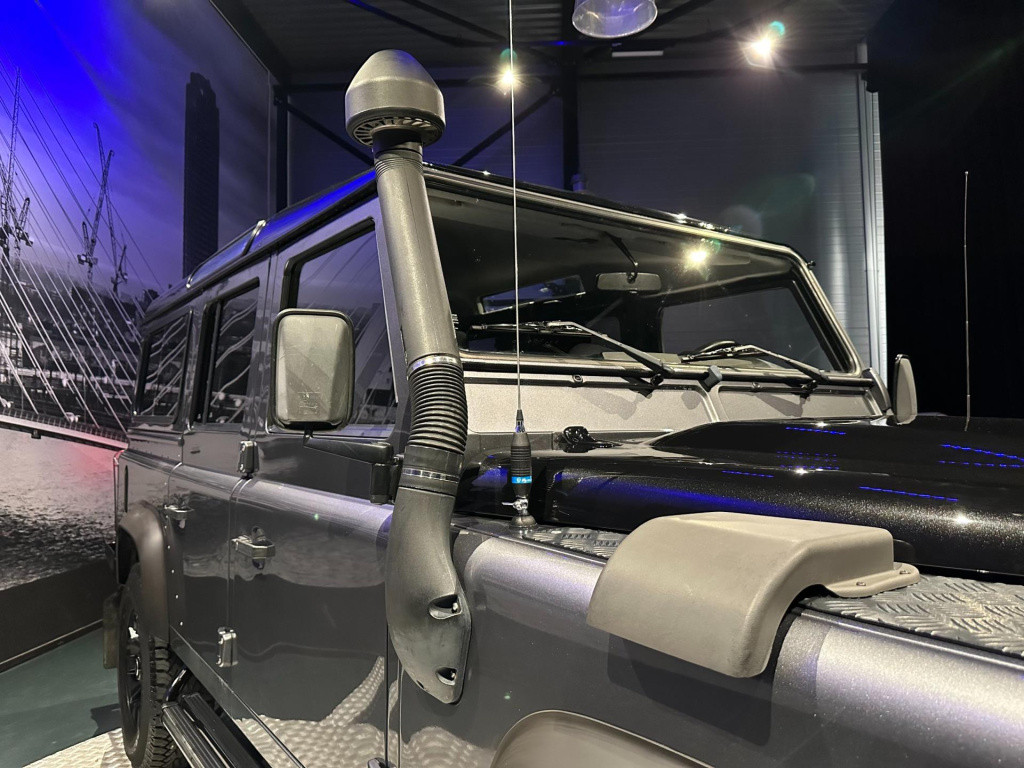 Land Rover Defender 2.4 td 110" x-tech dc *grijs kenteken 7 persoons*
