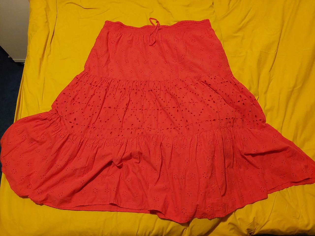 Rode maxi rok broderie, miljuschka 54-56 zgan