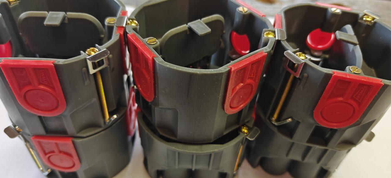 Te Koop 6 Holle wand dozen Attema