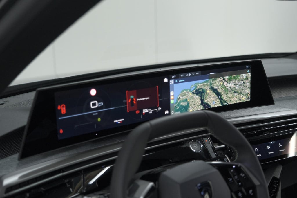 Peugeot 5008 1.2 hybrid 145 gt | panoramadak | camera | elektrische achterk
