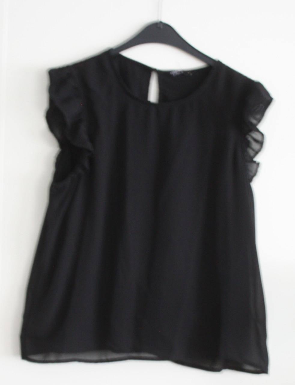 Zwart shirt met ruffel moutjes  maat L