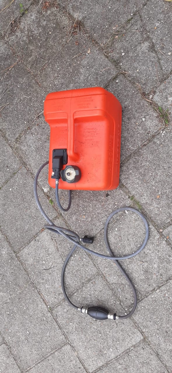 Externe brandstoftank voor boot
