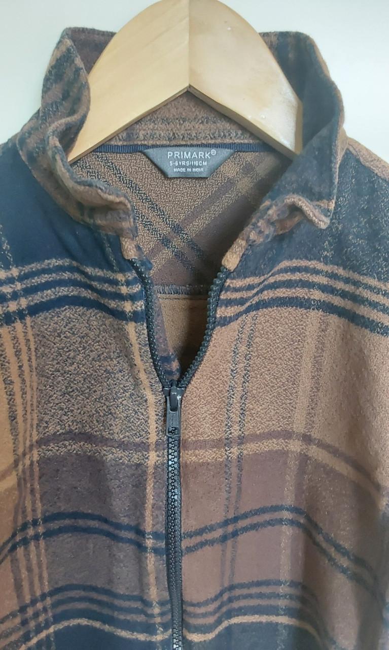 Bruin en blauw vest van de Primark in maat 116