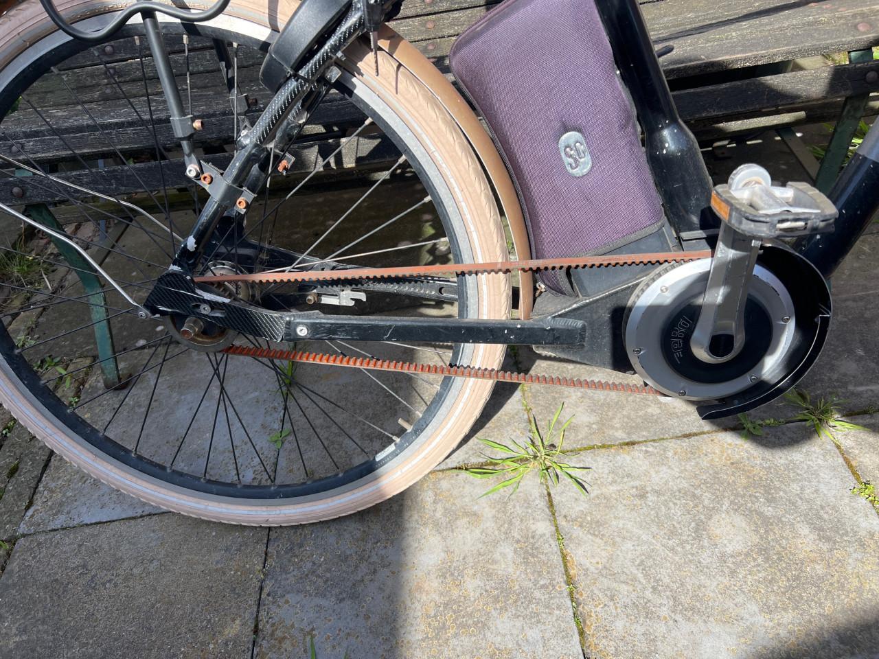 Spiked electrische fiets + lader