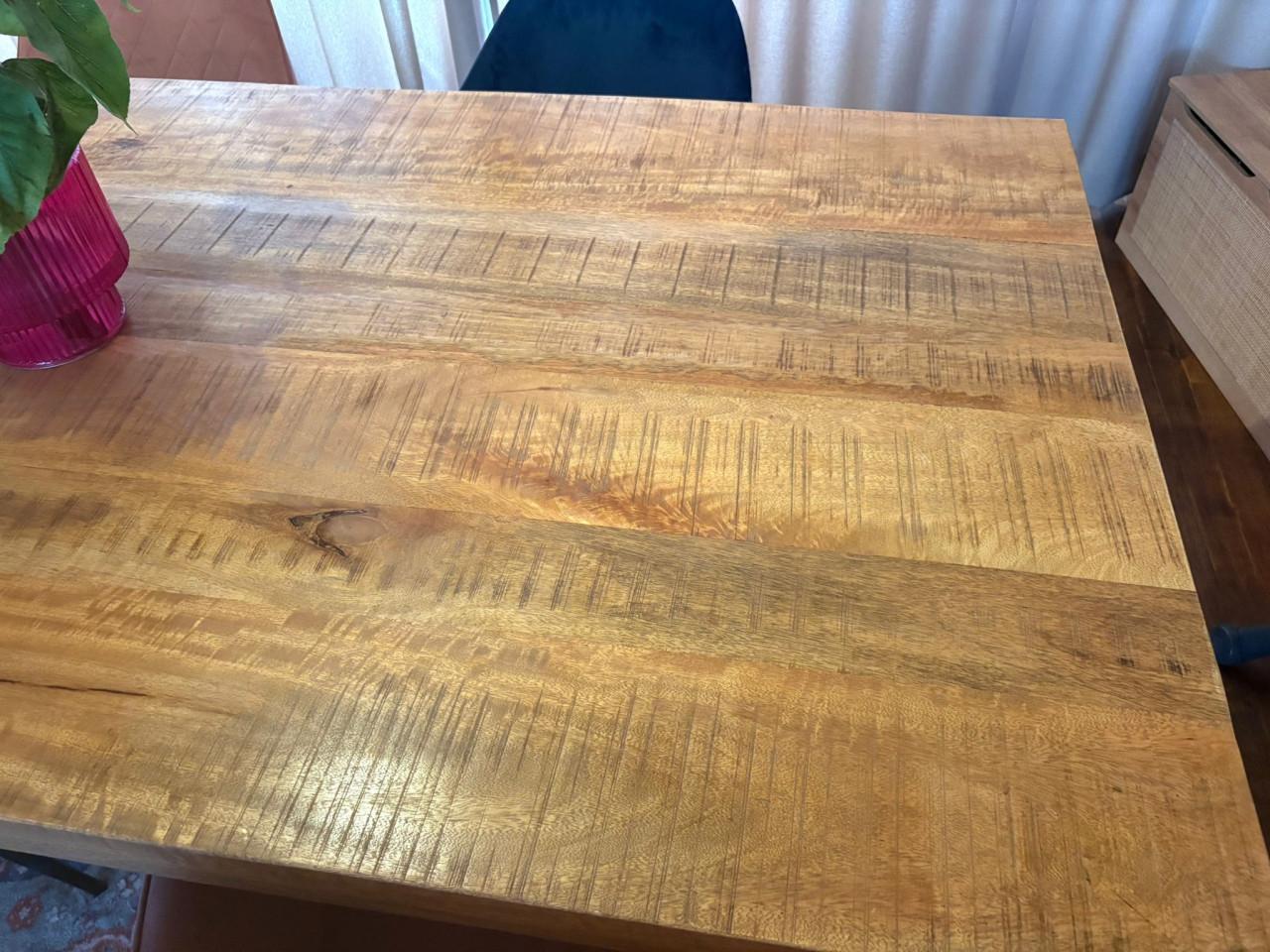 Mooie massieve eettafel