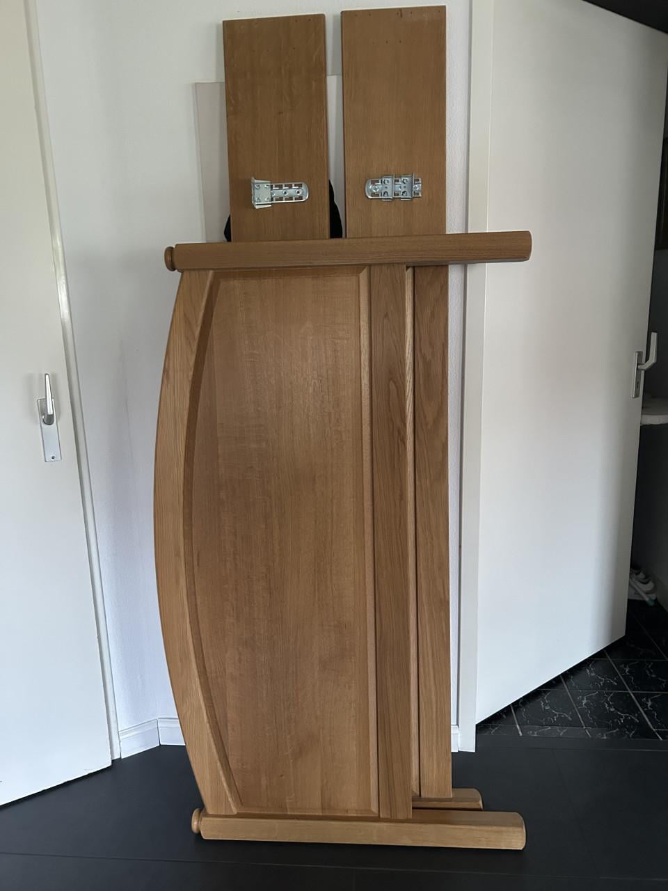 Bed massief hout. 2 persoons