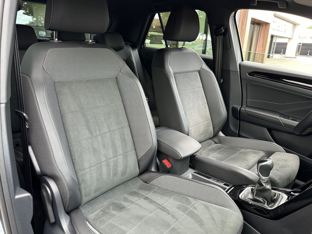 Volkswagen T-roc 1.5 tsi 150pk r-line | navi | camera | ergo stoel | alcant