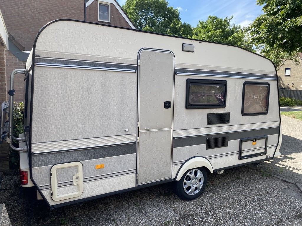 Gepimpte Hobby Classic 10D 420 Voortent+Luifel - Instapklaar