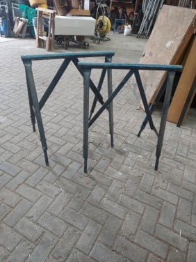 2x stalen schraag