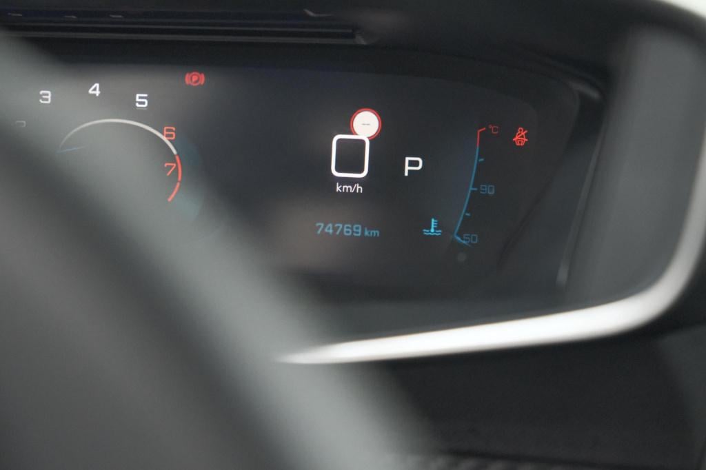 Peugeot 2008 puretech 130 eat8 allure pack | camera | apple carplay | parke