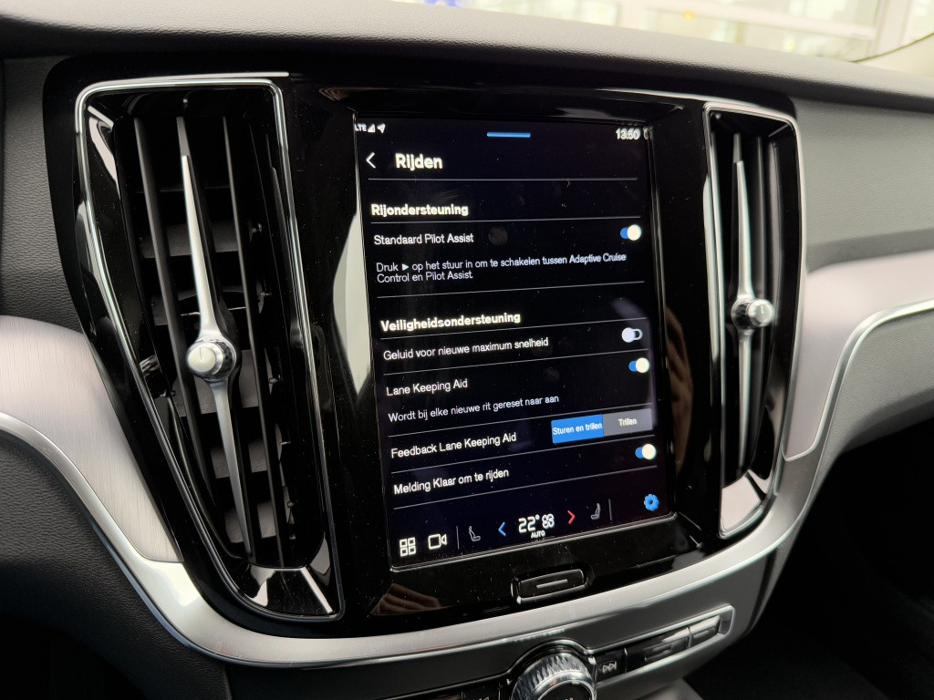 Volvo V60 b3 aut7 163pk essential ed| adap.cruise| camera| stoel.verw