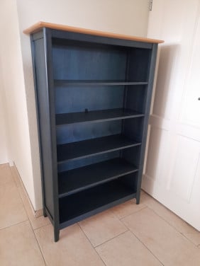 Massief houten boekenkast 91 x 45  x 145 (in goede nette staat)