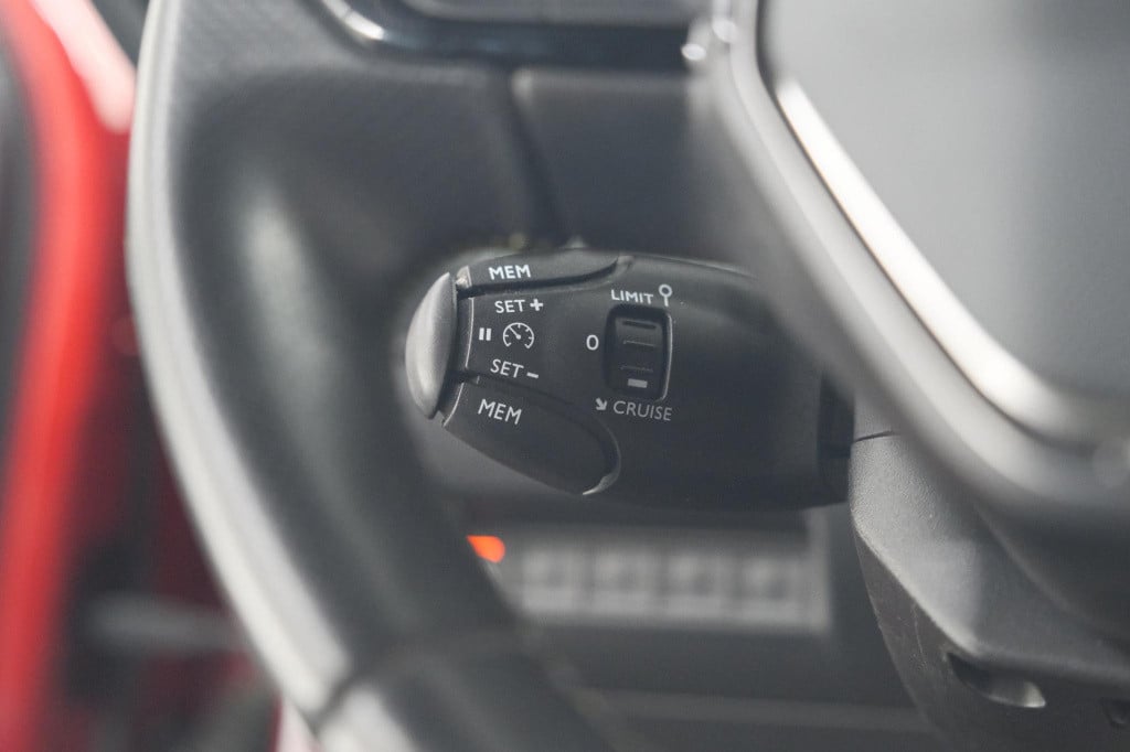 Peugeot 2008 puretech 130 gt-line | trekhaak | camera | apple carplay | par