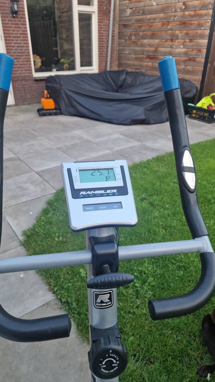 Hometrainer indoorcycle fitness apparaat