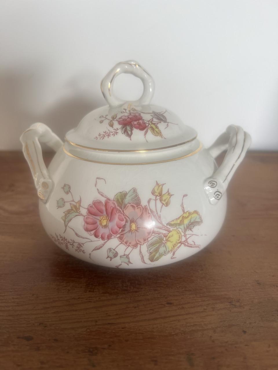 Intact thee servies van Société Céramique (Maastricht)