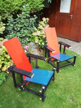 Blauw rode stoel naar Gerrit Riedveld