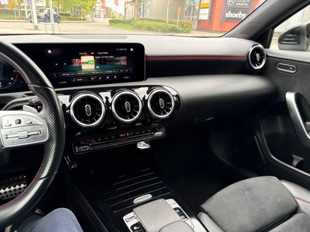 Mercedes-Benz A-Klasse 200 business solution amg