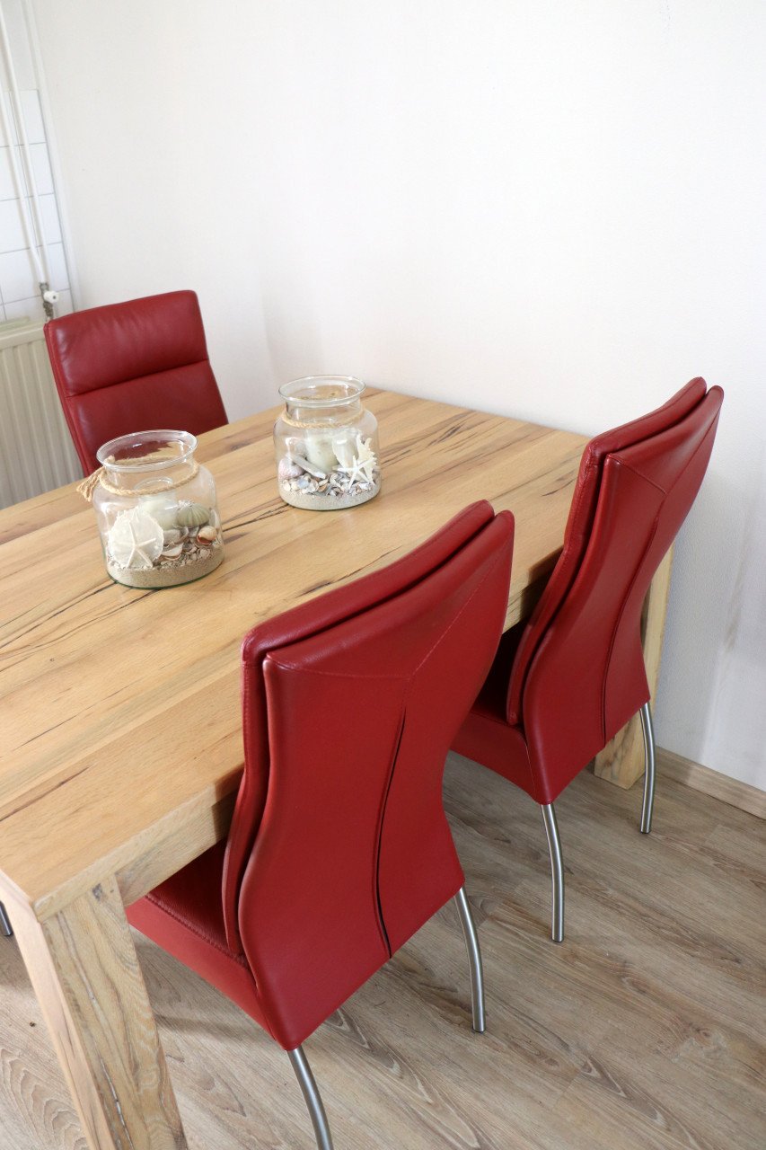 Tafel (Henders & Hazel) + 4 leren stoelen