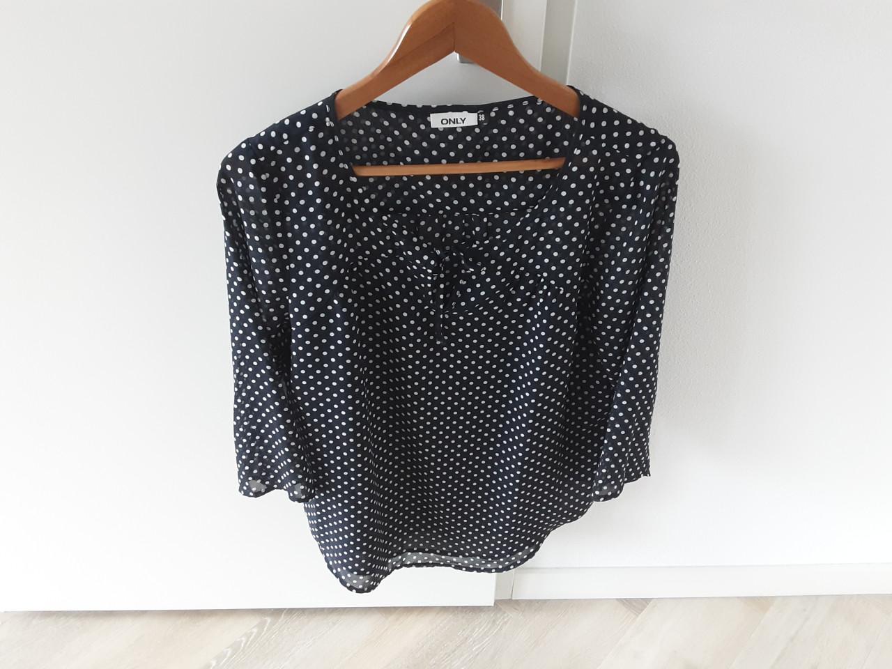 Als nieuw  bloesjes van ONLY