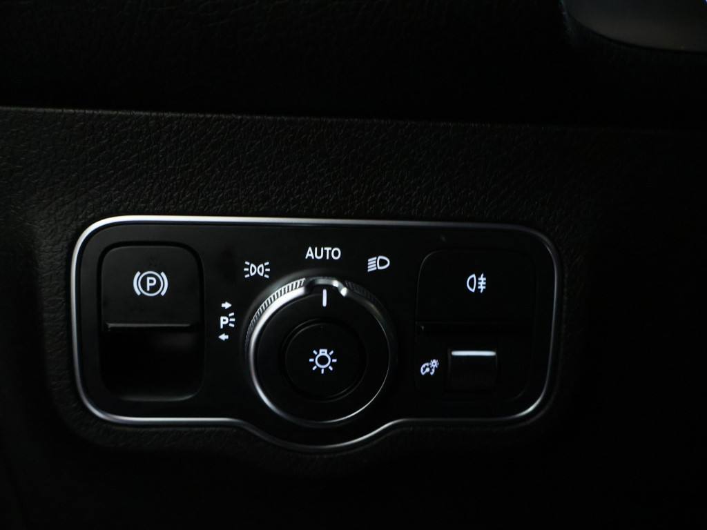 Mercedes-Benz Glb 180 business solution luxury | trekhaak | sfeerverlichtin