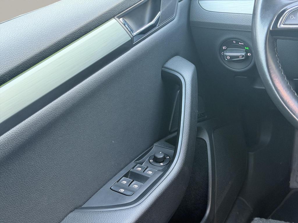 Skoda Superb combi 1.6 tdi style business automaat memory camera