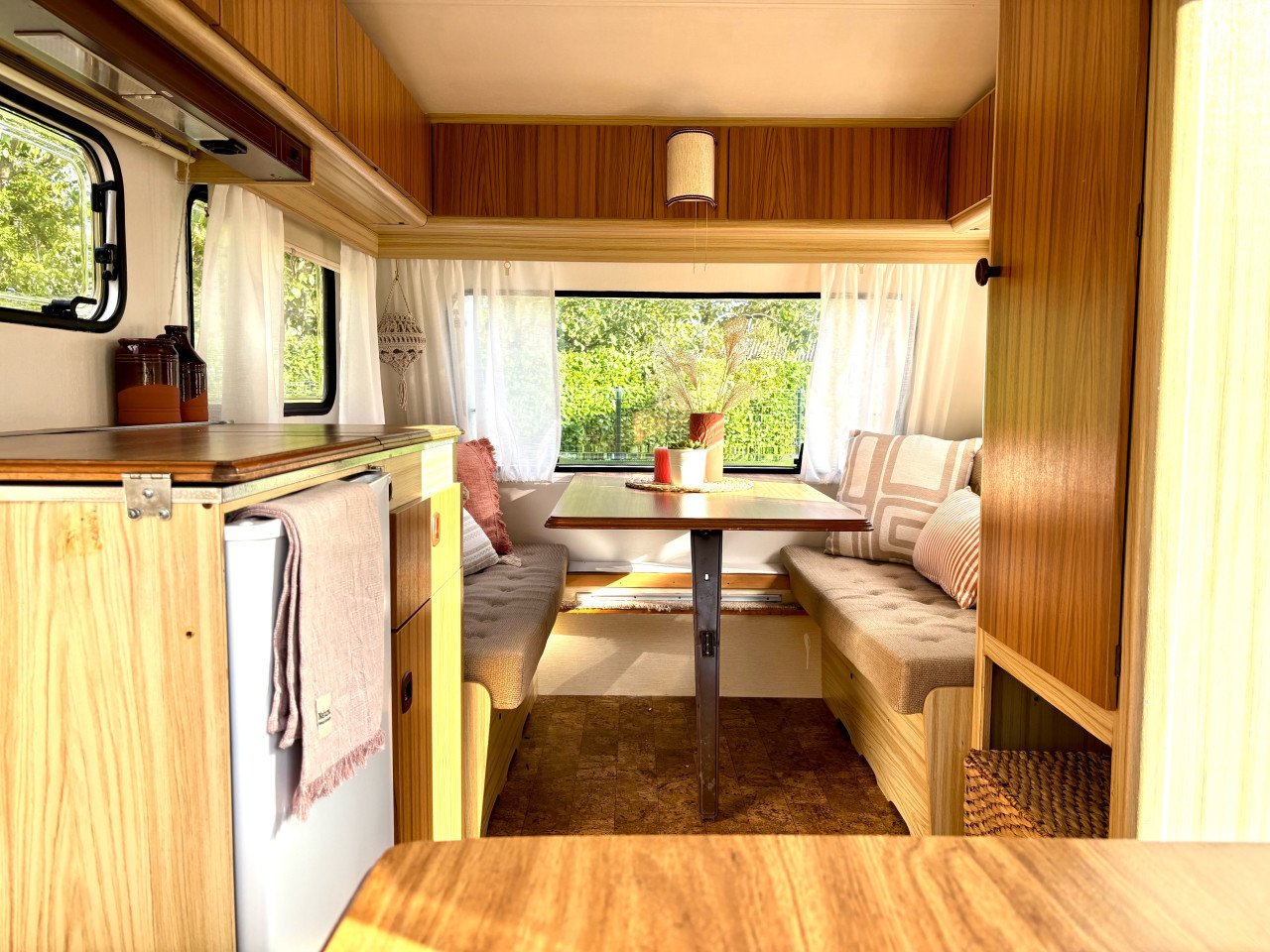 Zeer mooie kleine caravan Chateau LaCar 3.30 met voortent en fietsenrek