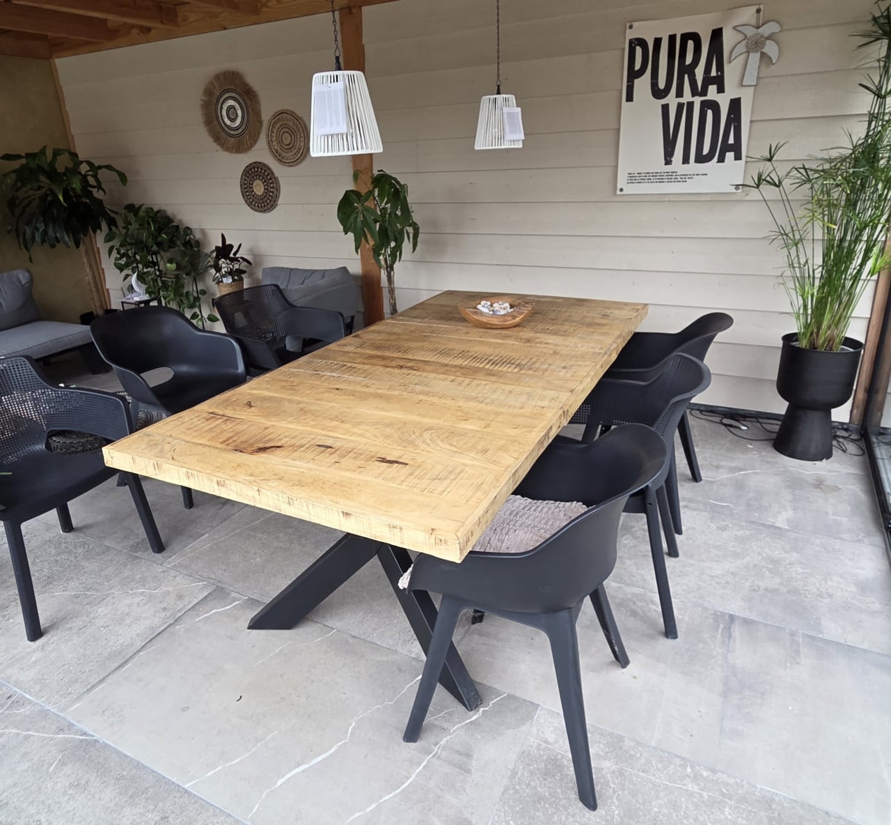 Tafel mangohout met stalen voet