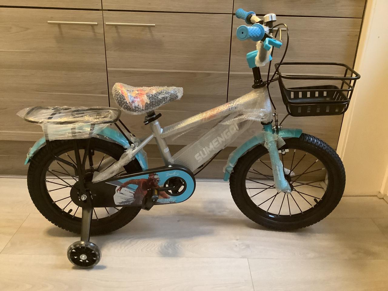 Nieuwe 16 inch jongensfiets met handrem en zijwieltjes