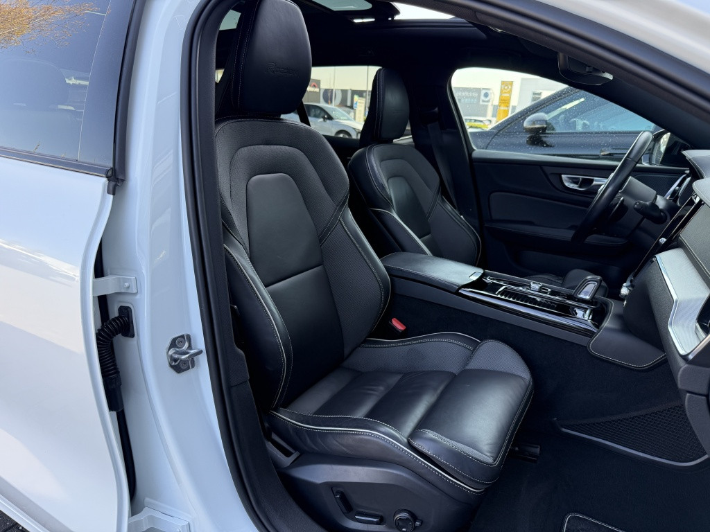 Volvo V60 t6 340pk recharge r-design| panodak| adap.cruise| h&ksound| came